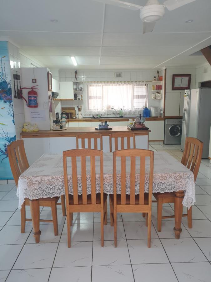 Deep Blue Guest House Amanzimtoti Buitenkant foto
